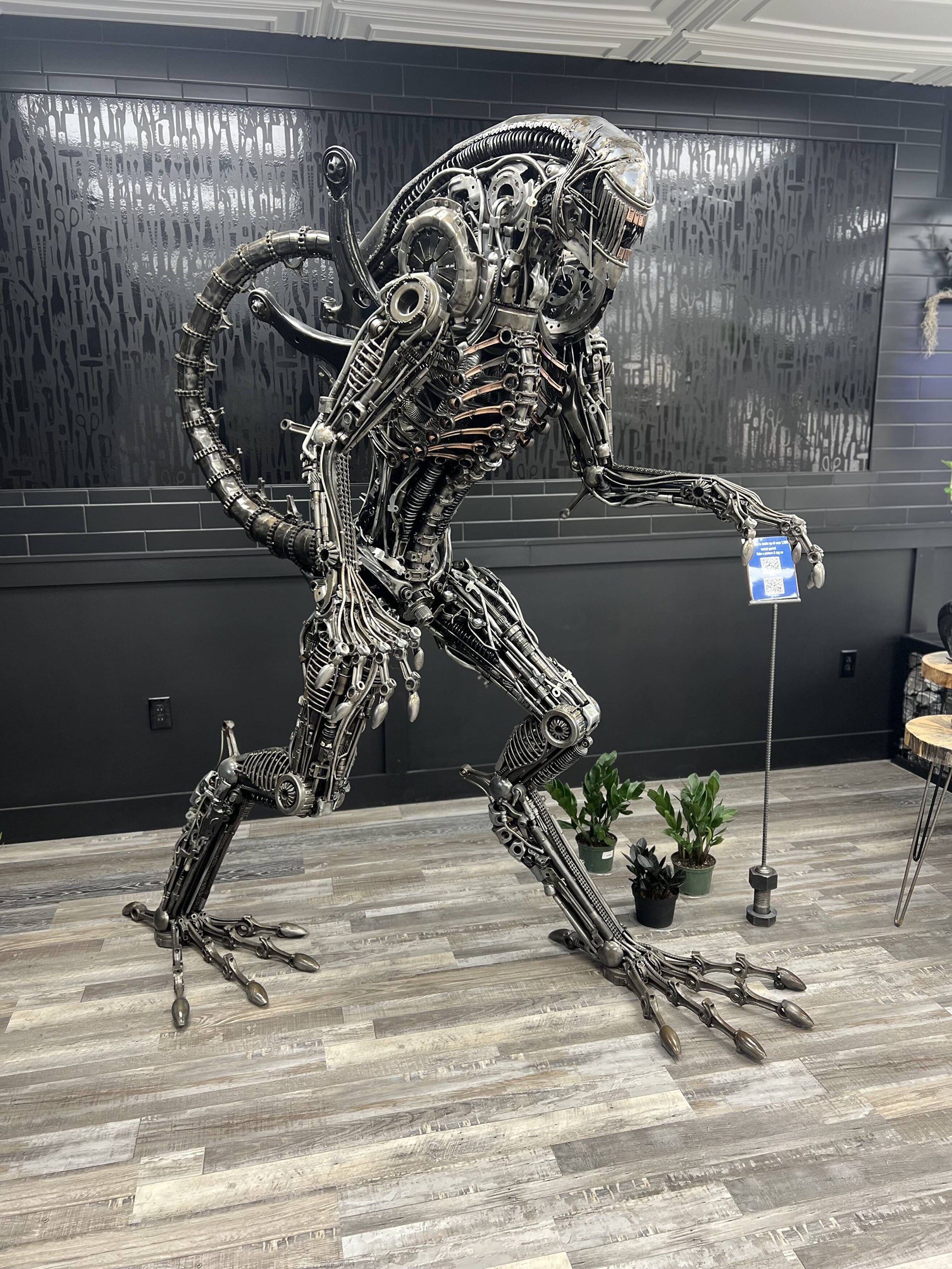9' Alien Statue